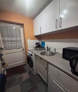 1 bedroom in a house share to rent, Oakmead Place, Mitcham CR4