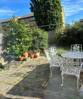 1 bedroom in a house share to rent, Oakmead Place, Mitcham CR4