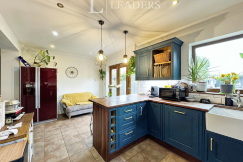 4 bedroom detached house to rent, Rosemary Road, NR7