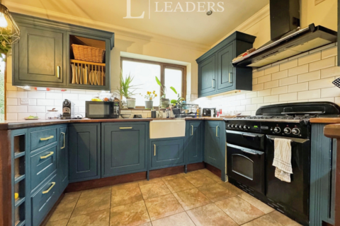 4 bedroom detached house to rent, Rosemary Road, NR7