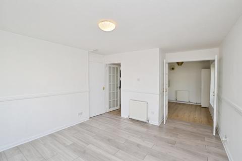 3 bedroom flat to rent, Westburn Grove, Edinburgh, EH14