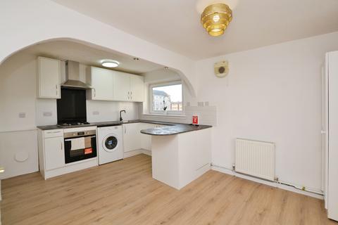 3 bedroom flat to rent, Westburn Grove, Edinburgh, EH14