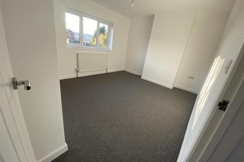 3 bedroom house to rent, Willow Avenue, Hucknall, Nottingham