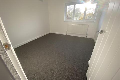 3 bedroom house to rent, Willow Avenue, Hucknall, Nottingham