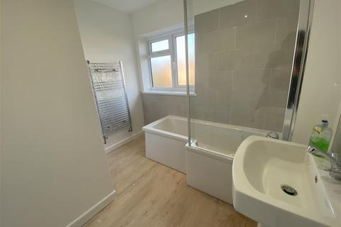3 bedroom house to rent, Willow Avenue, Hucknall, Nottingham