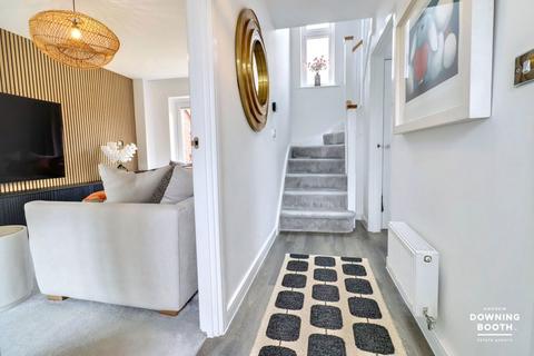 3 bedroom detached house for sale, Whitwell Drive, Drakelow, Burton-On-Trent, DE15 9WZ - Beautifully Presented Home