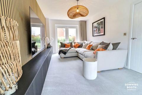 3 bedroom detached house for sale, Whitwell Drive, Drakelow, Burton-On-Trent, DE15 9WZ - Beautifully Presented Home