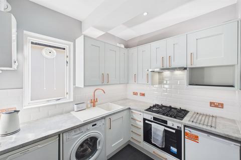 2 bedroom maisonette for sale, Robinson Road, Colliers Wood, SW17
