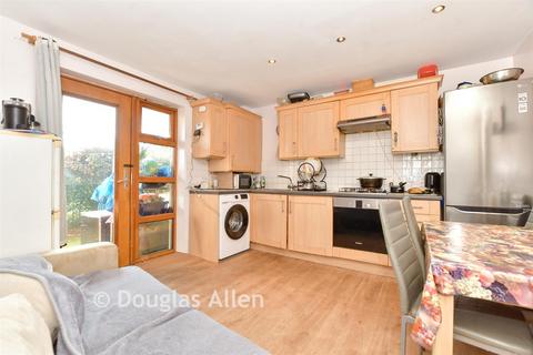 2 bedroom ground floor flat for sale, Cooke Street, Barking IG11