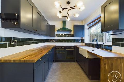undefined, Greenview Close, Leeds LS9