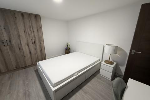 1 bedroom in a house share to rent, Falmouth Gardens, ILFORD IG4