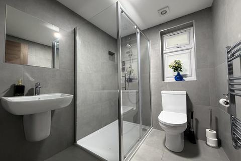 1 bedroom in a house share to rent, Falmouth Gardens, ILFORD IG4