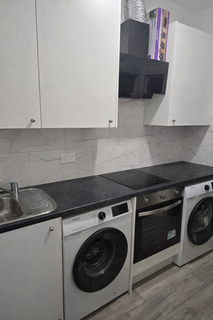 1 bedroom in a house share to rent, Falmouth Gardens, ILFORD IG4