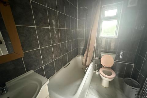 2 bedroom flat to rent, Sudbury Croft, Wembley