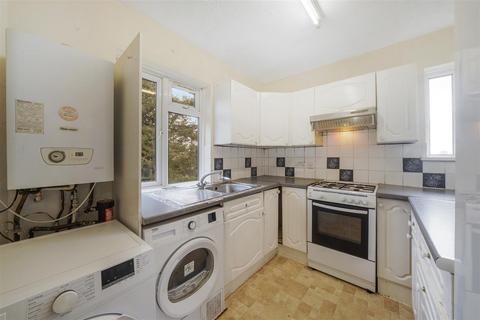 2 bedroom flat to rent, Sudbury Croft, Wembley