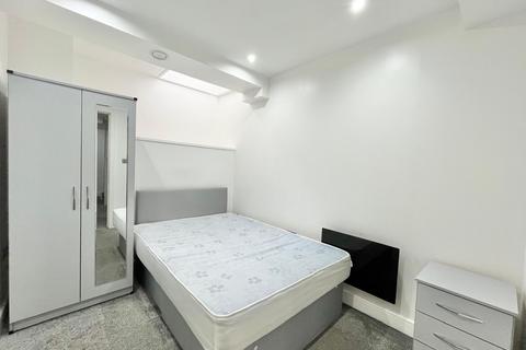 4 bedroom flat for sale, Loudoun Square, Cardiff CF10