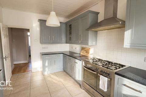 3 bedroom semi-detached house for sale, Park Avenue North, Northampton