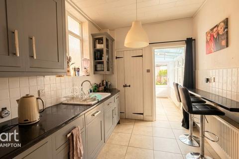 3 bedroom semi-detached house for sale, Park Avenue North, Northampton