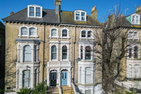 2 bedroom flat to rent, Tisbury Road, Hove, BN3