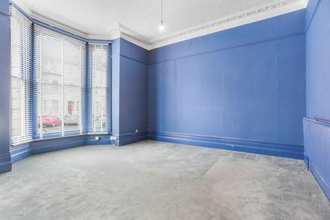 2 bedroom flat to rent, Tisbury Road, Hove, BN3