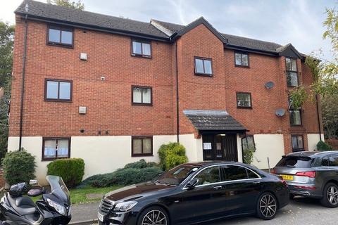 Studio to rent, Wheatley Close, London NW4
