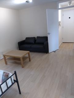 Studio to rent, Wheatley Close, London NW4