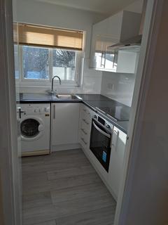 Studio to rent, Wheatley Close, London NW4