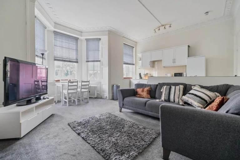 Modern 2 Bedroom Apartment