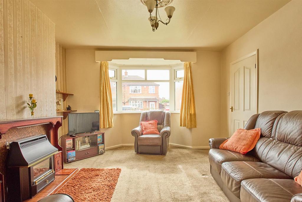 Lounge to front