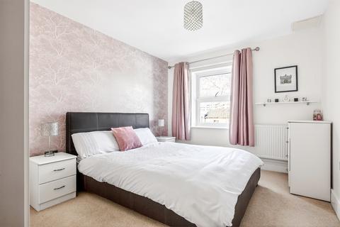 2 bedroom flat for sale, Chiswick High Road, London