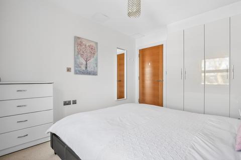 2 bedroom flat for sale, Chiswick High Road, London