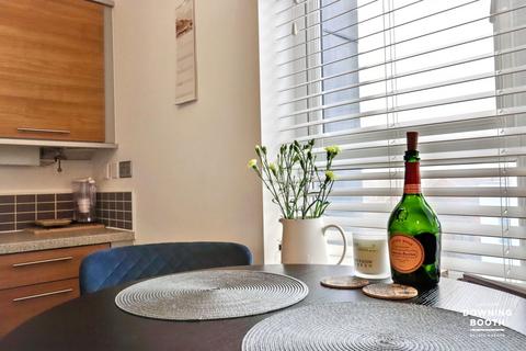 2 bedroom apartment for sale, Pear Tree Close, Lichfield, WS14 9GP - No Upward Chain