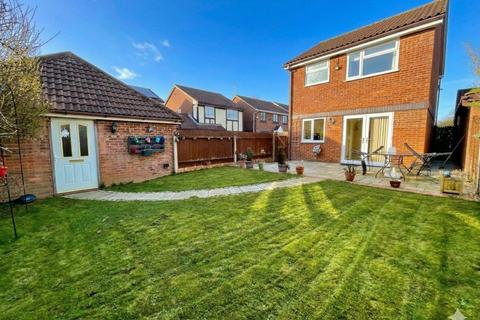 3 bedroom detached house for sale, Hawkfields, Luton, LU2 7NN