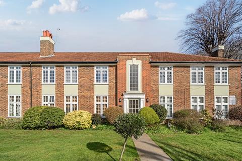 undefined, Portsmouth Road, Thames Ditton KT7