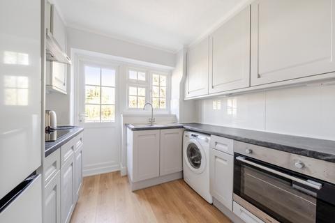 undefined, Portsmouth Road, Thames Ditton KT7