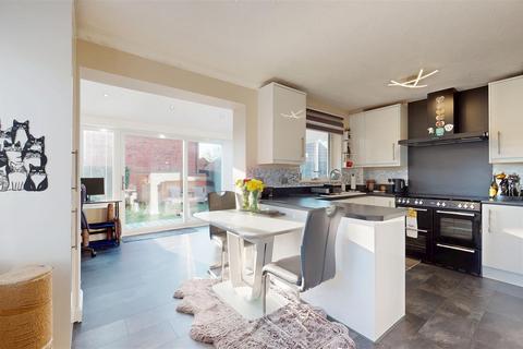 4 bedroom detached house for sale, Edzel Crescent, Milton Keynes MK4