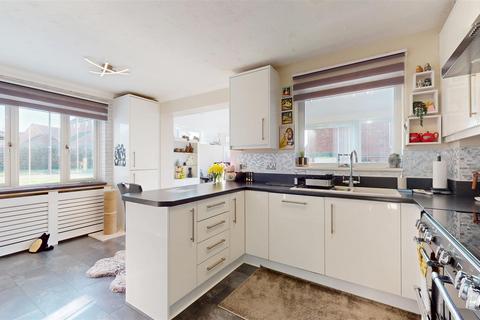 4 bedroom detached house for sale, Edzel Crescent, Milton Keynes MK4