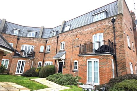 2 bedroom apartment to rent, Great North Road, HATFIELD