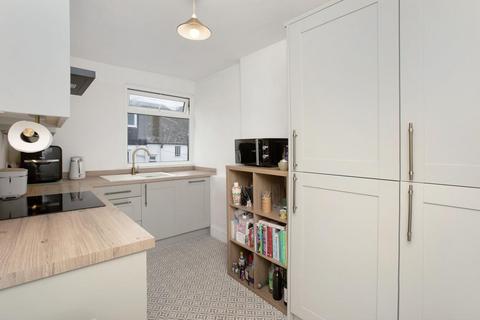 2 bedroom flat to rent, The Triangle, Teignmouth, TQ14