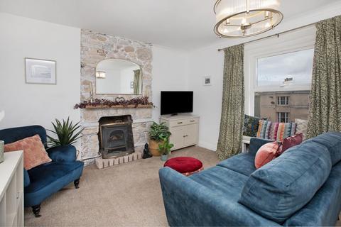 2 bedroom flat to rent, The Triangle, Teignmouth, TQ14