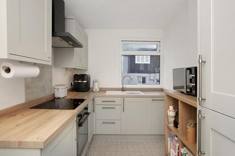 2 bedroom flat to rent, The Triangle, Teignmouth, TQ14