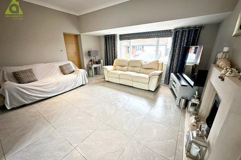 5 bedroom detached house for sale, Sanderling Close, Westhoughton, BL5 2SP