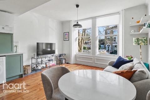1 bedroom flat for sale, Thicket Road, LONDON