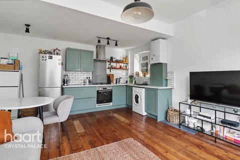 1 bedroom flat for sale, Thicket Road, LONDON
