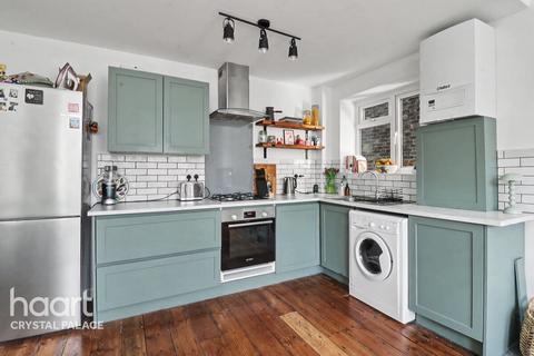 1 bedroom flat for sale, Thicket Road, LONDON
