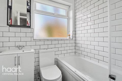1 bedroom flat for sale, Thicket Road, LONDON