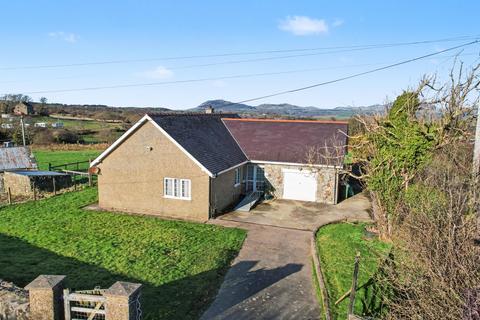 undefined, Henllys Isaf, Llanbedrog