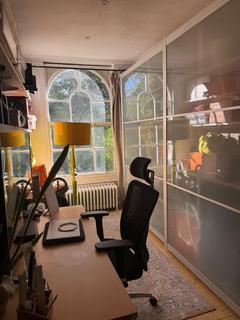 1 bedroom in a house share to rent, Hartington Road, London SW8