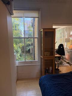 1 bedroom in a house share to rent, Hartington Road, London SW8