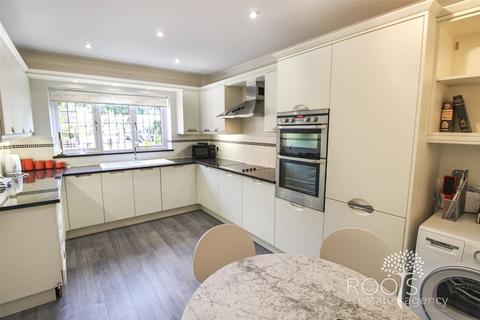 undefined, Evergreen, Thatcham RG19